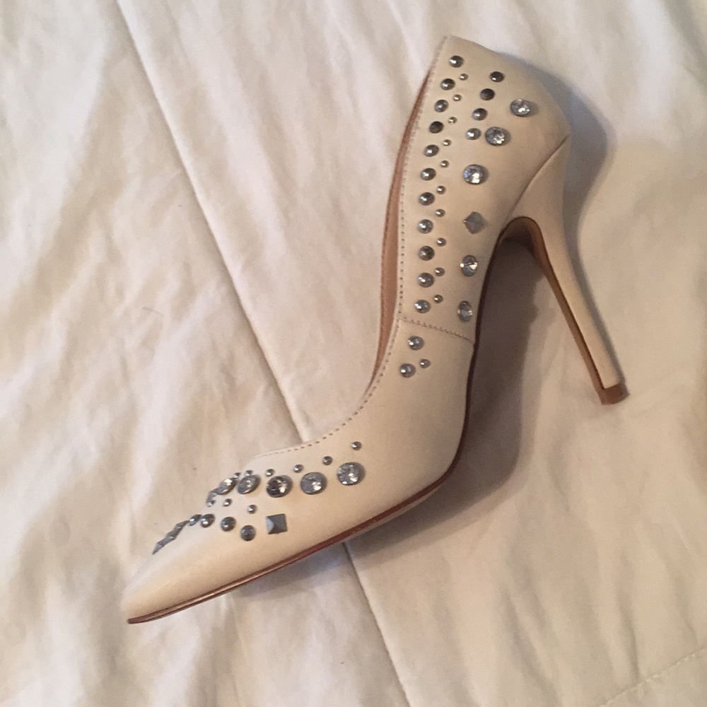 Heels - Picture 2 of 3